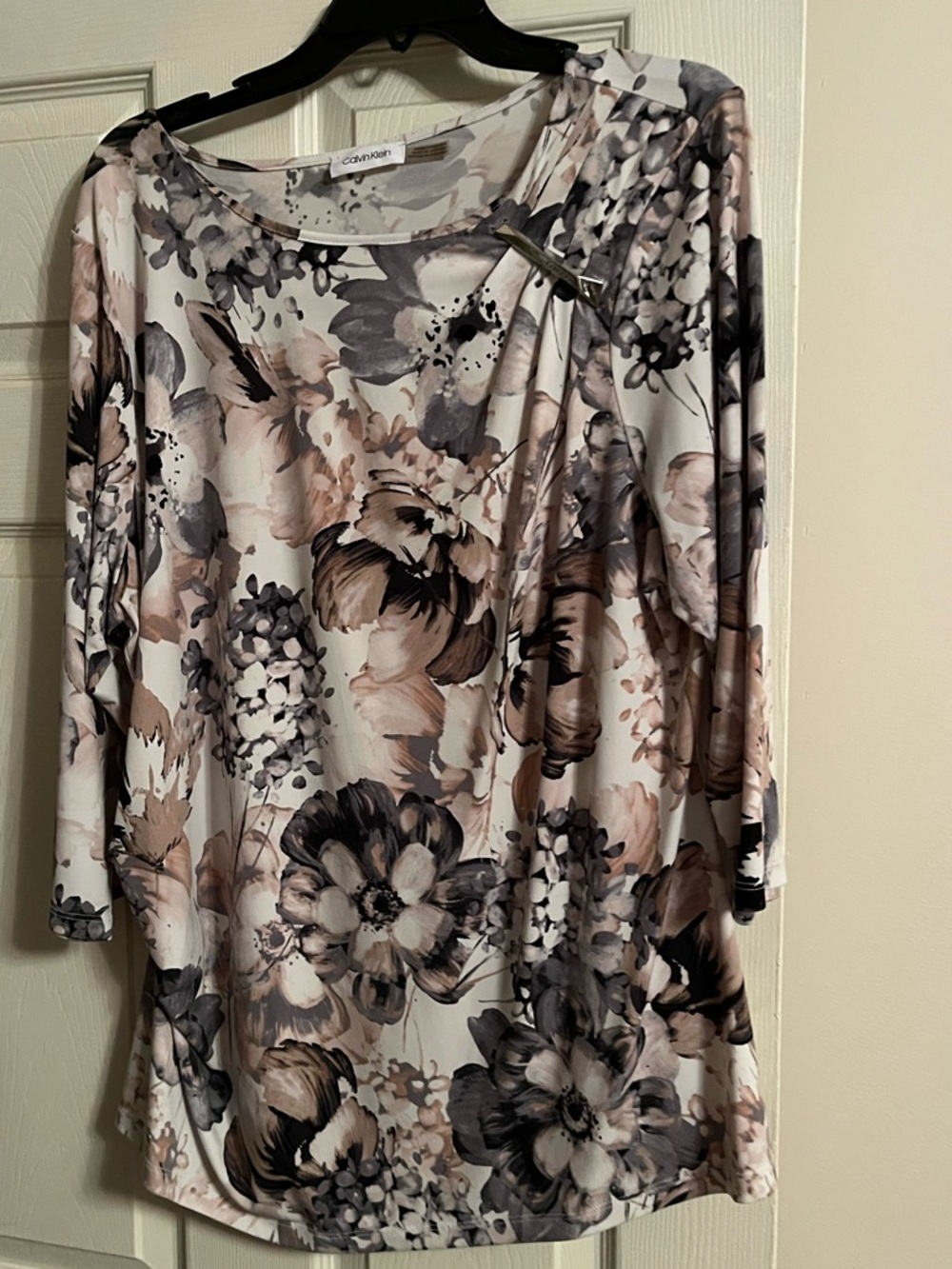Calvin Klein Floral Scoop Neck Top in Blush & Gray